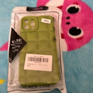 ♥️ NWT iPhone 12 Pro Case. Green